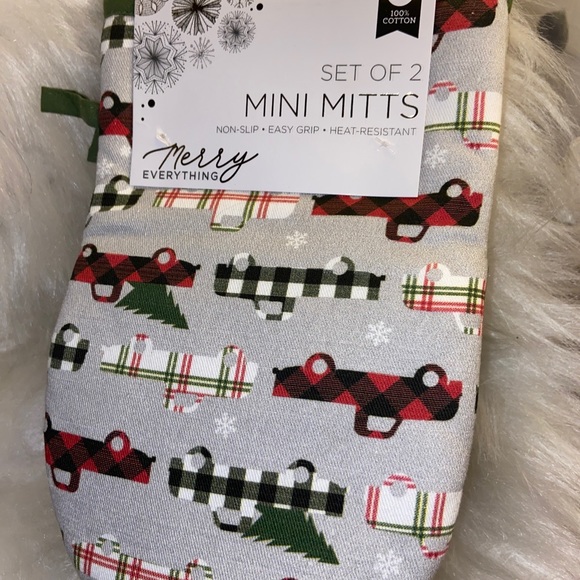 NEW Merry Every Thing CHRISTMAS HOLIDAY Set Of 2 Mini MITTS Non-slip easy Grip - Picture 2 of 6